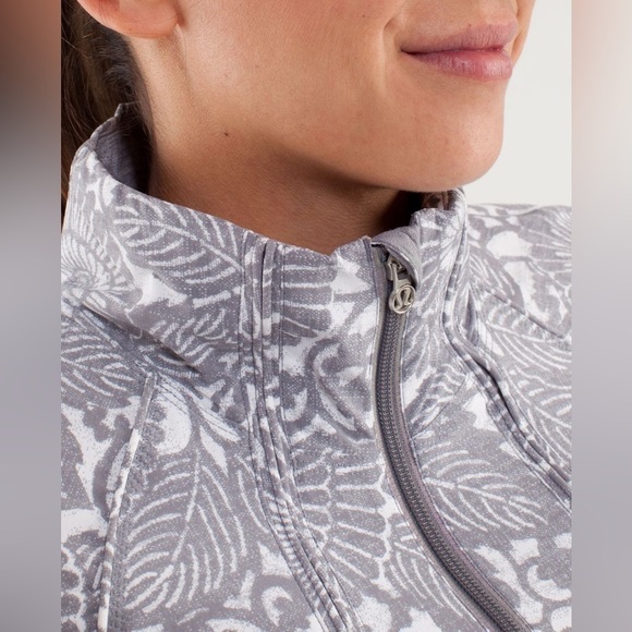 Lululemon | Travel To Track Jacket Beachy Floral White Fossil Athleisure Size 4 - Picture 4 of 16